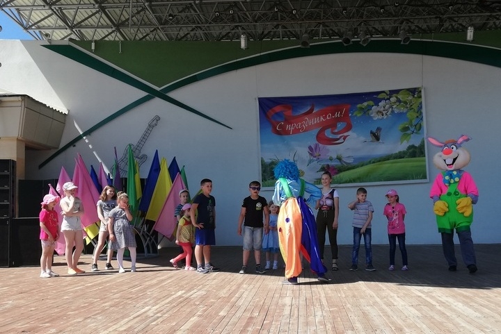 В Кобринском парке им.Суворова прошла благотворительная акция «Крылатые качели»