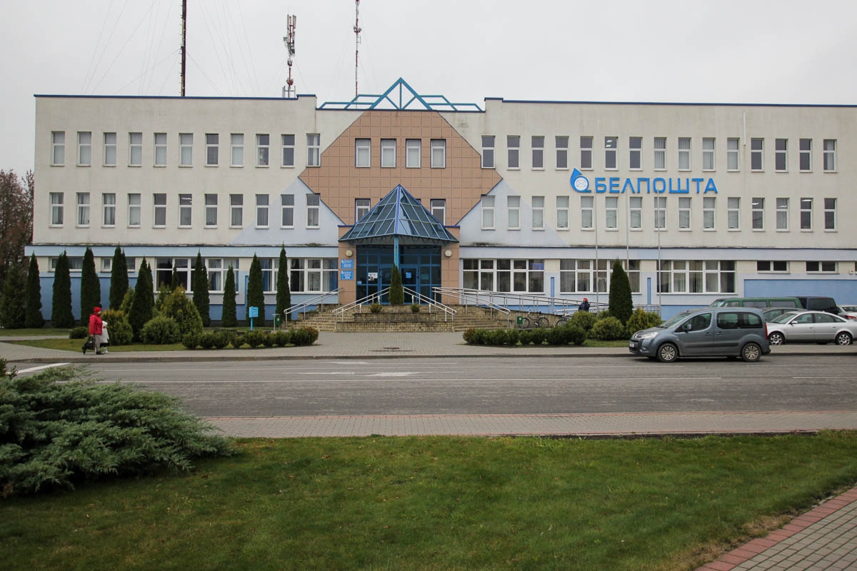 В Кобрине пожилые и люди с хроническими заболеваниями могут получить пенсию и оплатить коммуналку на дому