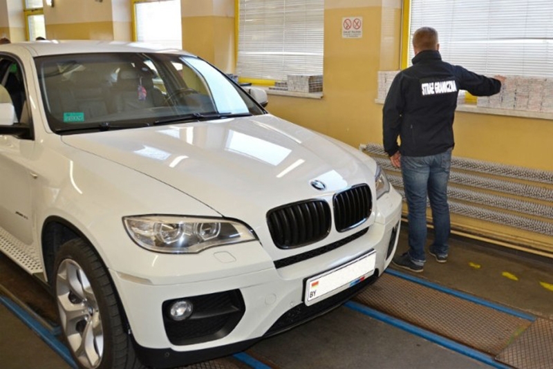 Изъяли BMW X6 и запретили въезд в Шенген на три года: 29-летнюю белоруску наказали за контрабанду сигарет