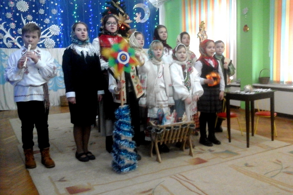 Сестричество и Воскресная школа кобринского собора колядовали у своих подопечных