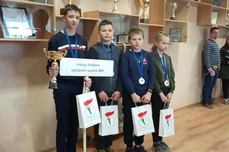 Юные шахматисты из Кобрина — серебряные призеры республиканских соревнований «Белая ладья»
