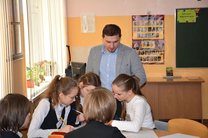 В белорусских школах появятся две новых должности. Одна из них будет связана с военным воспитанием