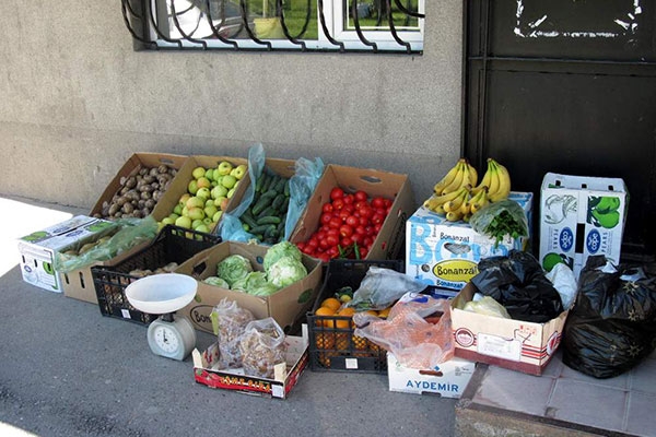 Покупая продукты в стихийных местах, вы рискуете «подхватить» кишечную палочку