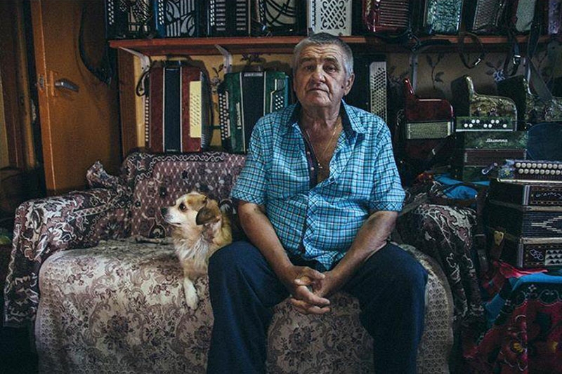 «Простыя людзi». О колоритной семье Антипорович из Кобрина, коллекции гармошек и семейной гармонии