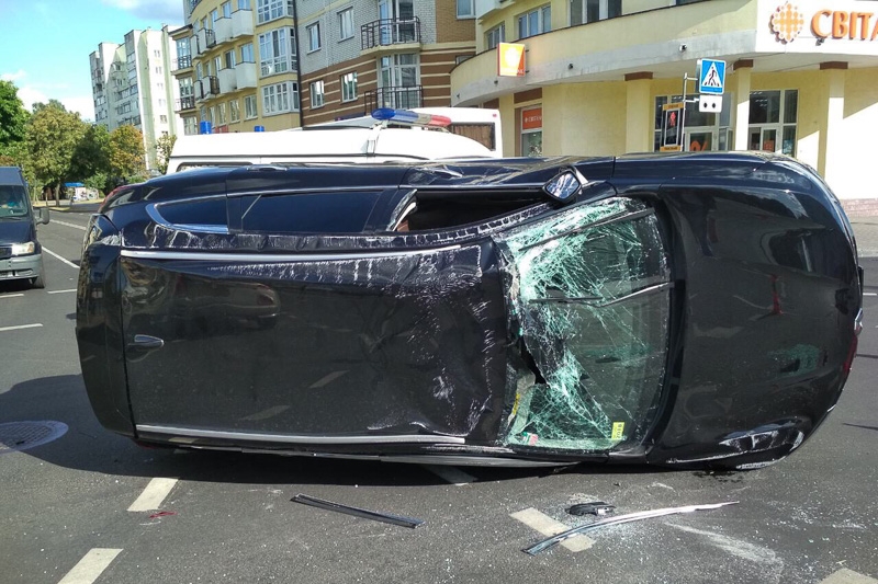 Renault несколько раз перевернулся в центре Бреста