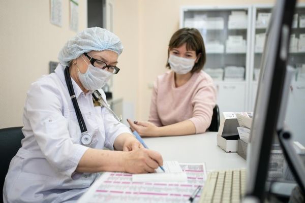 Как будут работать поликлиники и другие учреждения здравоохранения в период новогодних праздников?