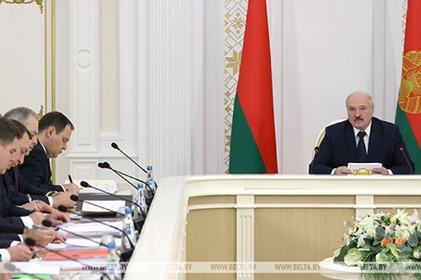 Лукашенко о перераспределении полномочий: добавим кому мало, но и ответственность перейдет к ним