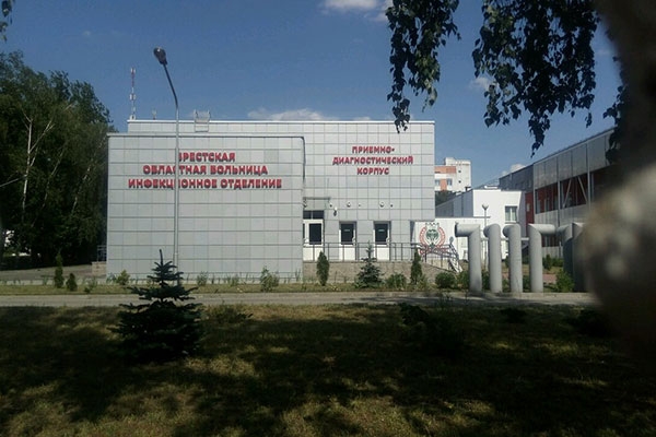В Бресте 250 медиков занимаются лечением пациентов «инфекционки»