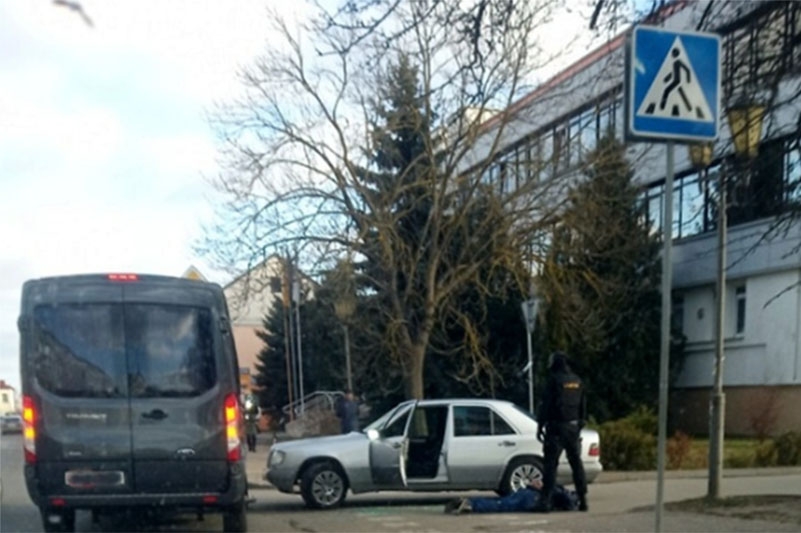 Жёсткое задержание по ул. Советской в Кобрине попало на фото очевидца