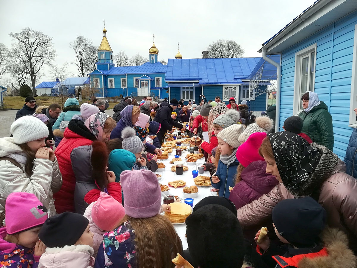 Кобрин: как в Воскресной школе Петропавловского храма Масленицу провожали