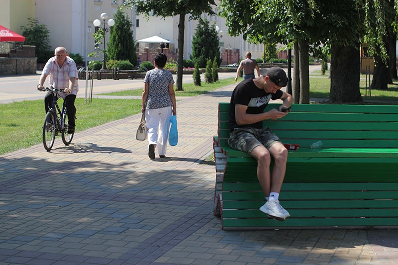 «Тепловых ударов у кобринчан пока нет». Как спастись от жары – рекомендации специалистов