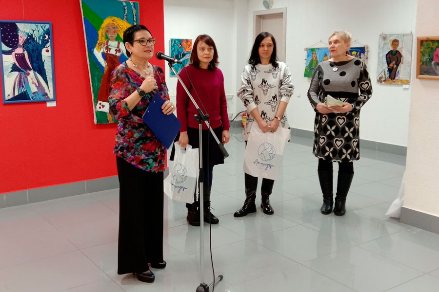 В Бресте открылась выставка работ трех художниц из Кобрина — Светланы Волосюк, Натальи Скарги и Валентины Шохалевич