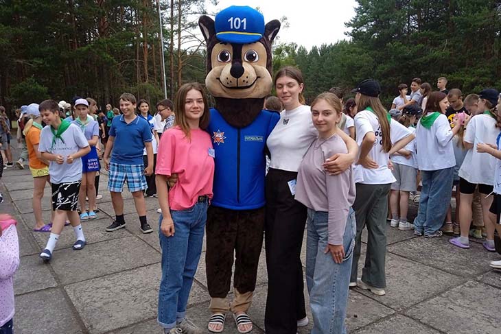 В лагере «Волна» под Кобрином ребята в форме игры выявляли «опасность» и «пробовали» себя в роли спасателя