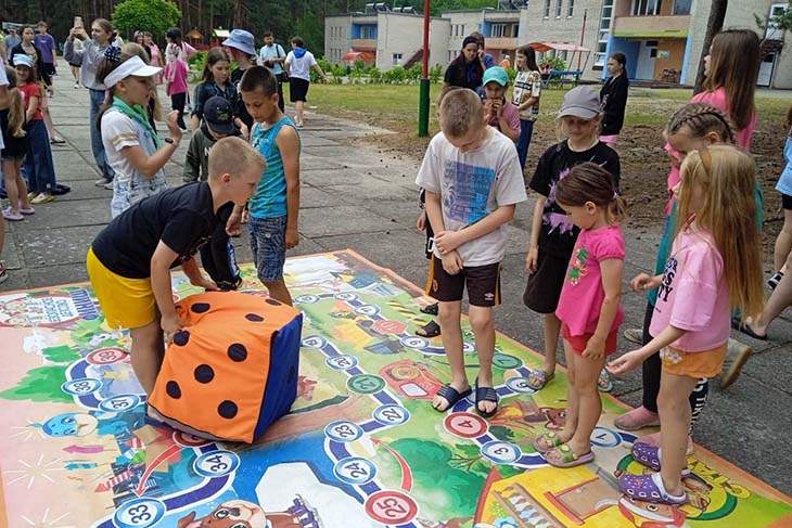 В лагере «Волна» под Кобрином ребята в форме игры выявляли «опасность» и «пробовали» себя в роли спасателя