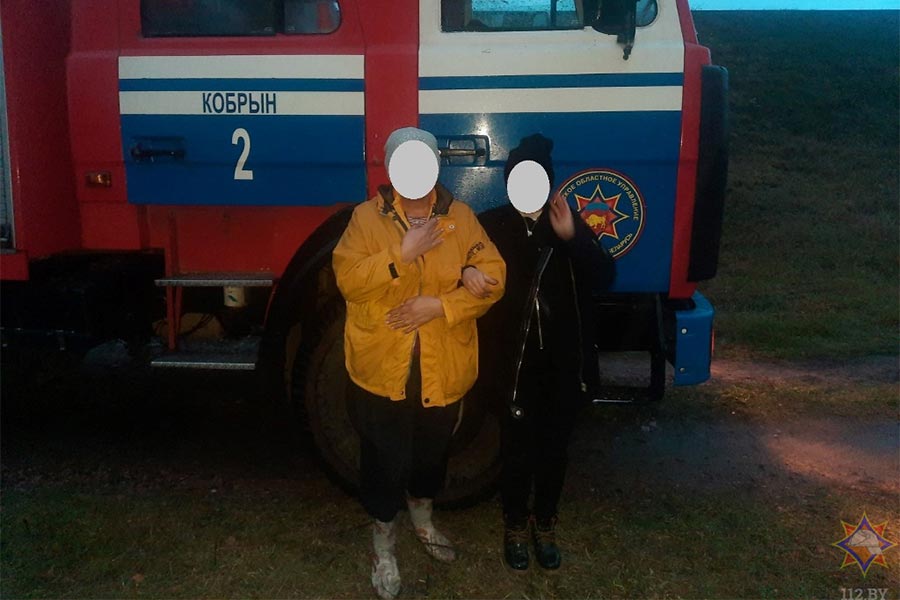 Две кобринчанки пошли по грибы и заблудились — спасатели нашли их в Пружанском районе