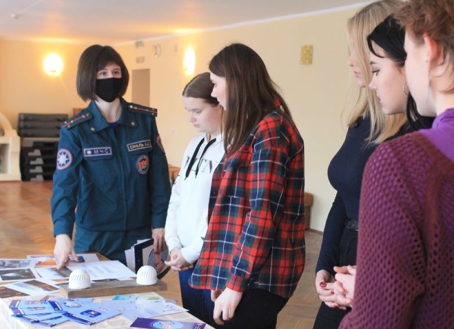 «Студенты — за безопасность!» Со студентами Кобринского политехнического колледжа РОЧС провел профилактическую акцию
