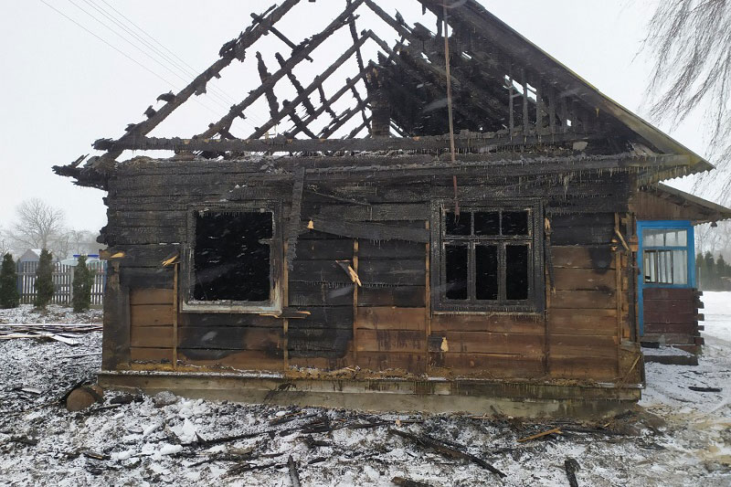 В д. Береза Кобринского района пожар в жилом доме уничтожил кровлю, отделку и имущество