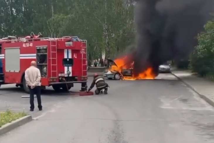 7 июля в Кобрине по ул. Дружбы огнем уничтожен легковой автомобиль