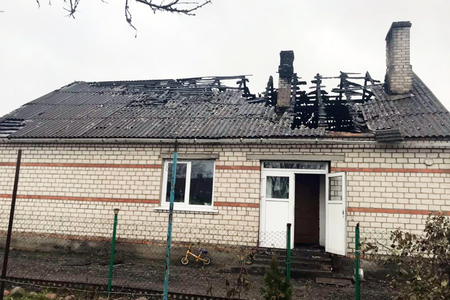 4 января в Дивине горел жилой дом — огнём повреждены кровля и внутренняя отделка