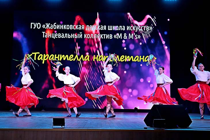 Танцевальному коллективу «Пралесачкi» Кобринского РЦДТ исполнилось 50 лет — у руководителя всего одна запись в трудовой книжке