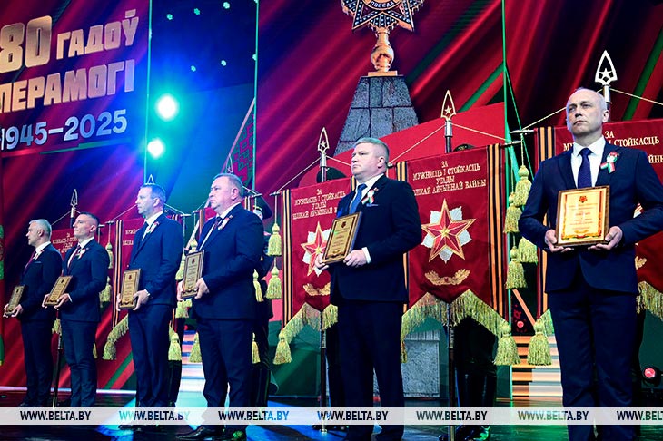 Кобрину и еще пяти городам Беларуси вручили вымпелы «За мужнасць і стойкасць у гады Вялікай Айчыннай вайны»