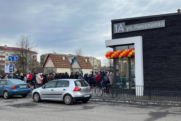 22 февраля в Кобрине открылся обновленный «Верас» — гости увидели сырный особняк и дома из мороженого