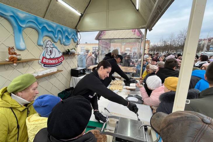 22 февраля в Кобрине открылся обновленный «Верас» — гости увидели сырный особняк и дома из мороженого