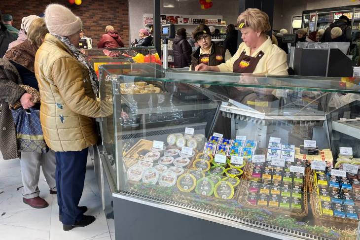 22 февраля в Кобрине открылся обновленный «Верас» — гости увидели сырный особняк и дома из мороженого