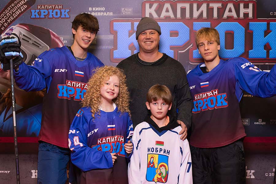 11-летний хоккеист из Кобрина сыграл в фильме «Капитан Крюк» — мальчик соперничал на льду с главным героем 