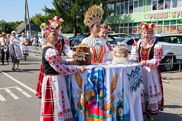 В Городце отмечают районный фестиваль-ярмарку тружеников села «Дажынкі-2025» — как проходит праздник