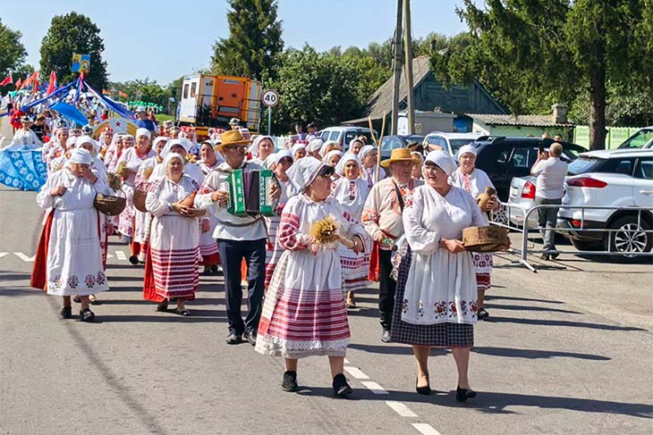 В Городце отмечают районный фестиваль-ярмарку тружеников села «Дажынкі-2025» — как проходит праздник