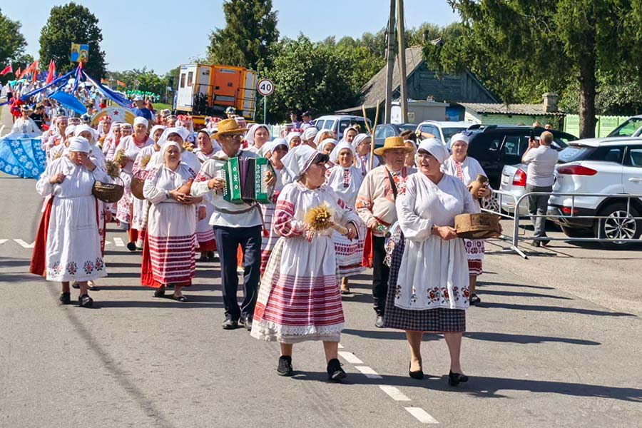 В Городце отмечают районный фестиваль-ярмарку тружеников села «Дажынкі-2025» — как проходит праздник