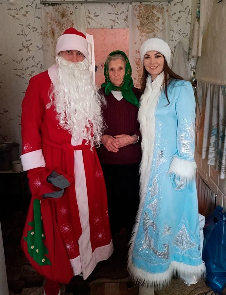 В Кобринском районе пять экипажей Дедов Морозов и Снегурочек подарили новогоднее чудо тем, кто в нем особо нуждался