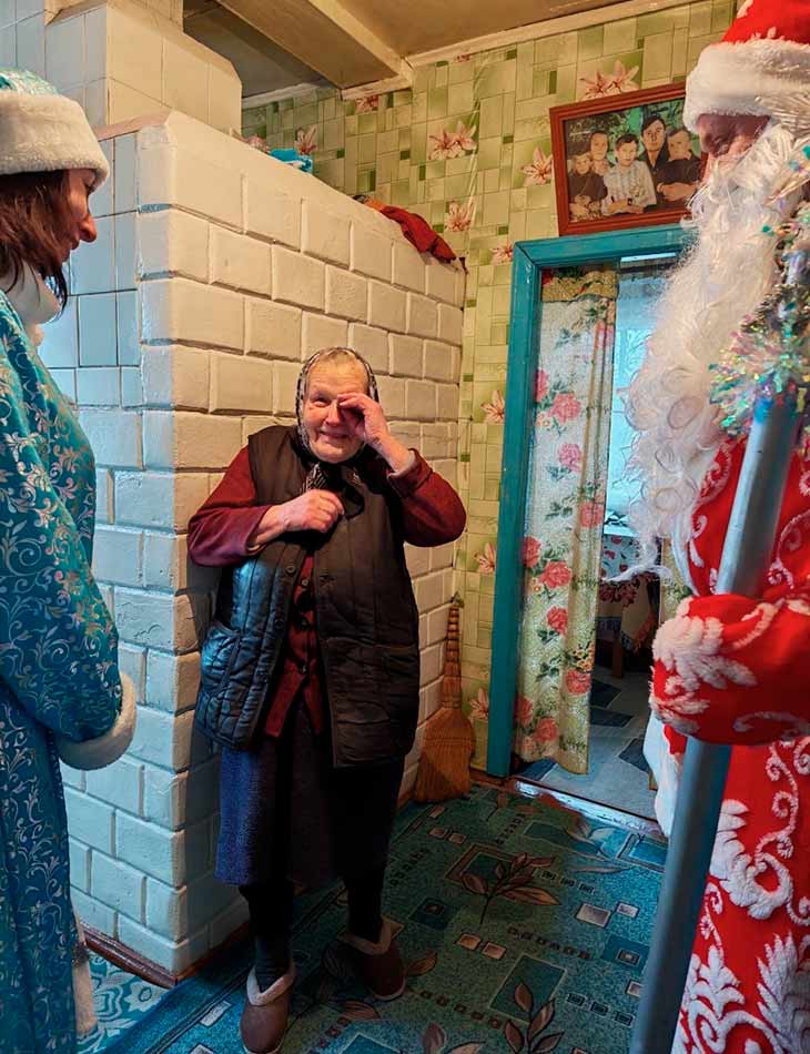 В Кобринском районе пять экипажей Дедов Морозов и Снегурочек подарили новогоднее чудо тем, кто в нем особо нуждался