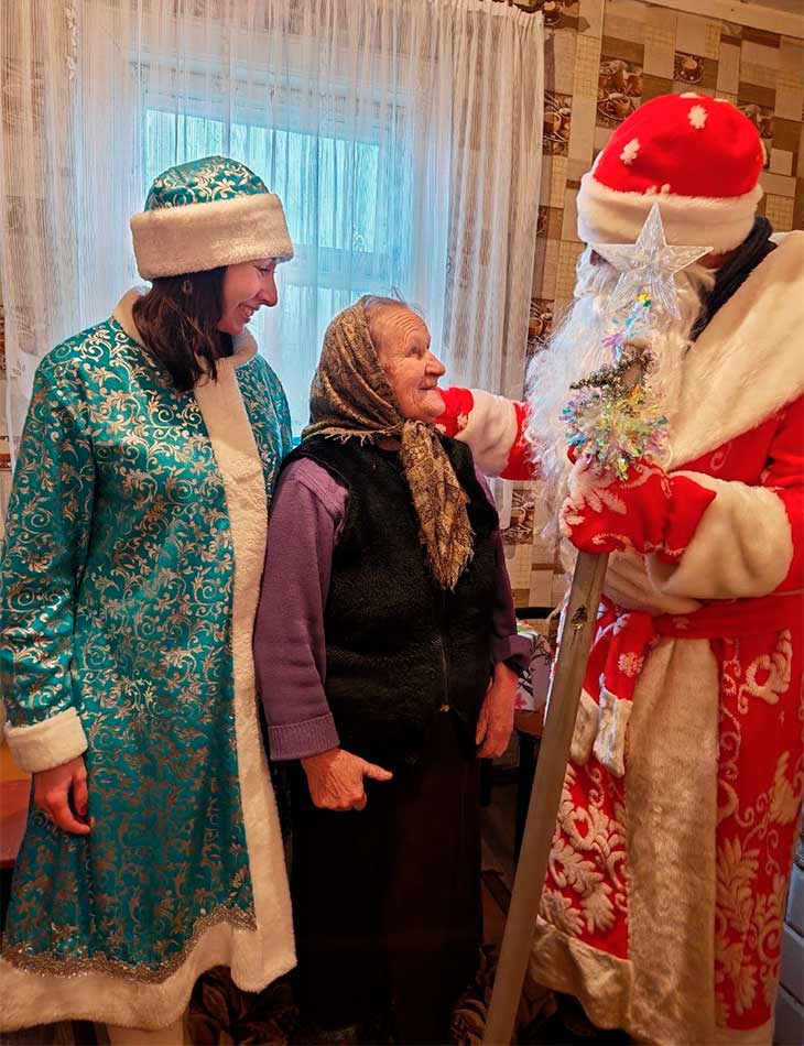 В Кобринском районе пять экипажей Дедов Морозов и Снегурочек подарили новогоднее чудо тем, кто в нем особо нуждался