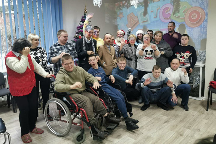 В Кобринском районе пять экипажей Дедов Морозов и Снегурочек подарили новогоднее чудо тем, кто в нем особо нуждался