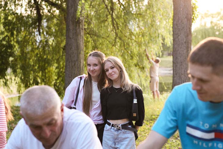 Купальская ночь в Кобрине: прыжки через костер, хороводы и конкурсы. Фоторепортаж