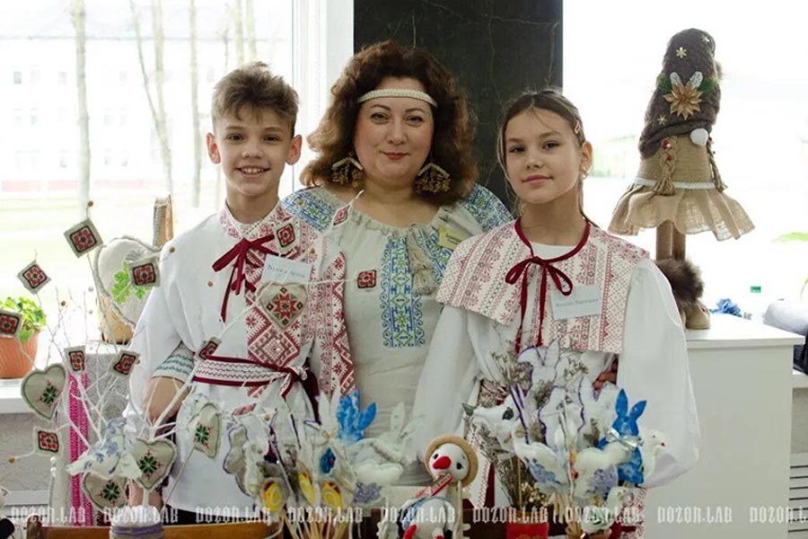 От плетения до росписи на стекле: юные мастера из Кобрина удивляли на юбилейном фестивале искусств «Наши отражения»