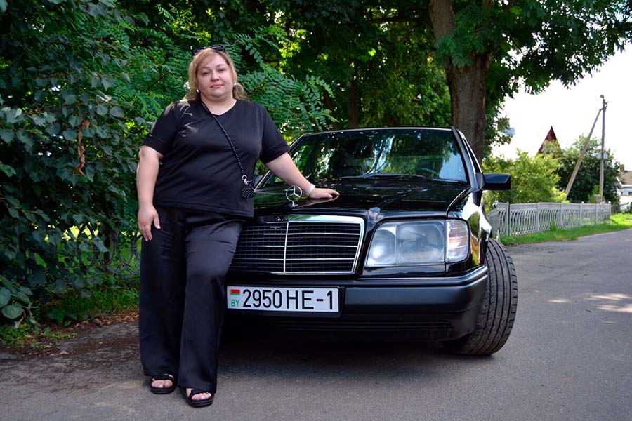 Классика не стареет — блогер из Кобрина рассказала, почему они с мужем выбрали Mercedes-Benz E320