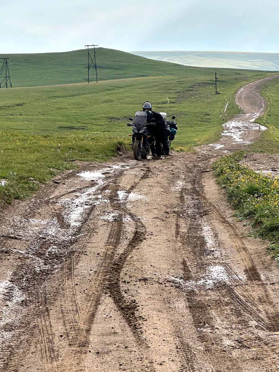 Кобринчане на мотоциклах проехали 12 000 км – через 5 стран, горы, пустыни и ледники добрались до Памира