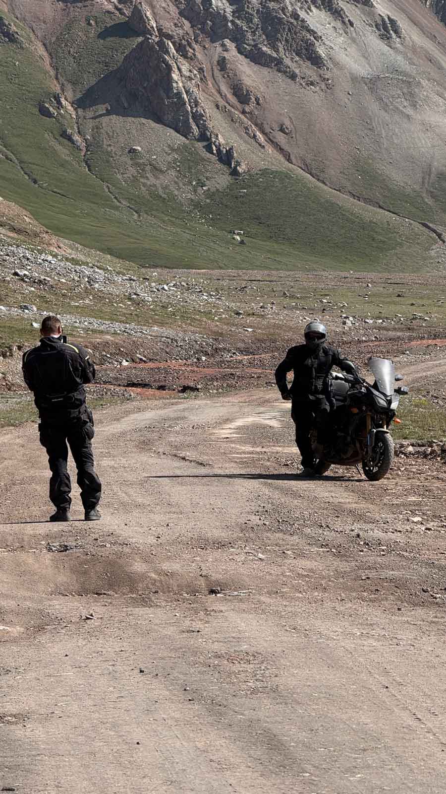 Кобринчане на мотоциклах проехали 12 000 км – через 5 стран, горы, пустыни и ледники добрались до Памира