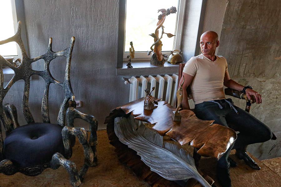Белорусский столяр выгорел от дверей и окон и стал мастерить по вдохновению — изделие купили и за  $4000