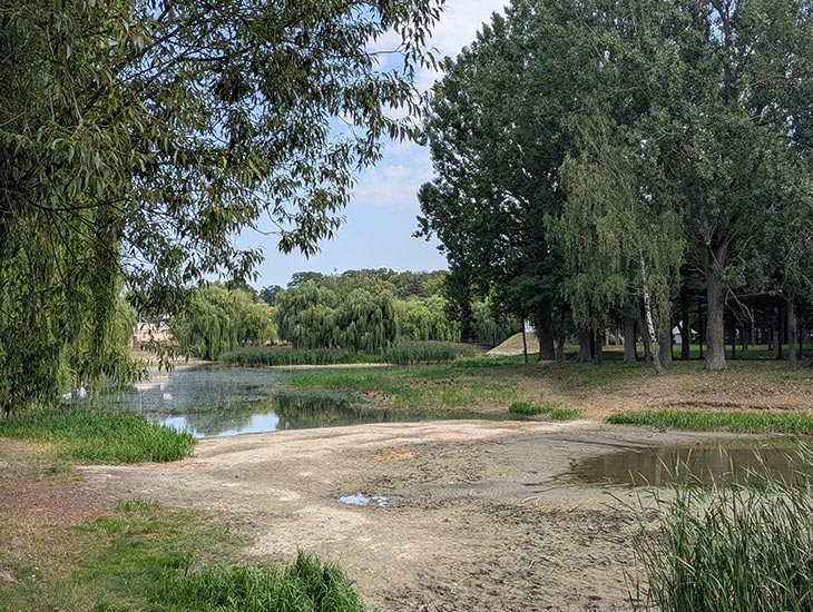 ozero v parke obomlelo 060826 1
