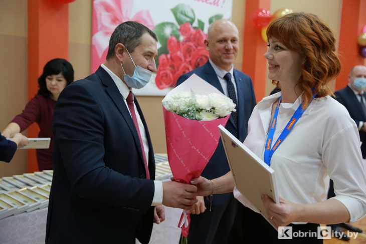 Компании «Полесье» — 23 года! На предприятии чествовали сотрудников, которые проработали 10 и 20 лет