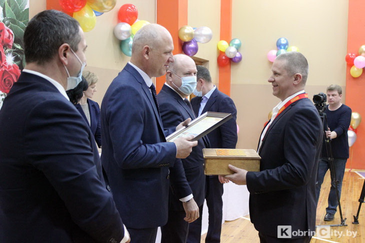 Компании «Полесье» — 23 года! На предприятии чествовали сотрудников, которые проработали 10 и 20 лет