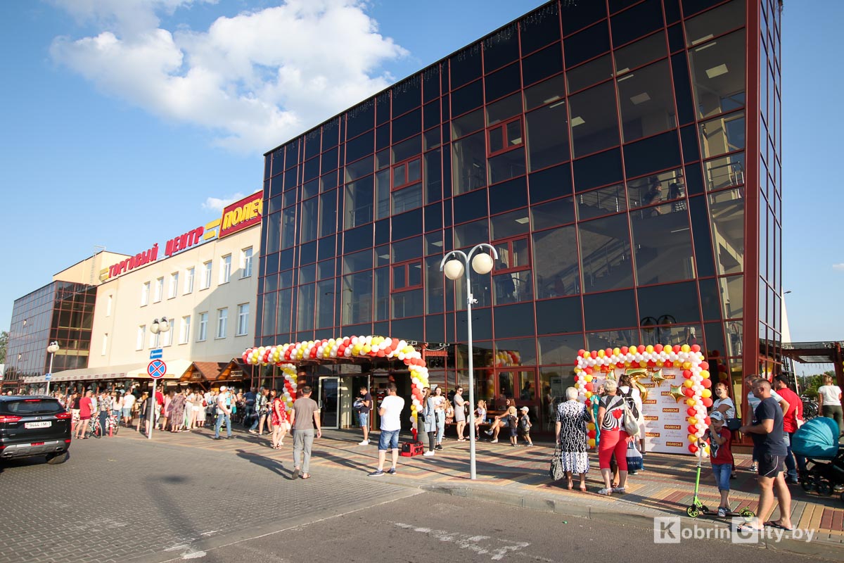 Торговому центру Полесье 5 лет. Концерт, скидки
