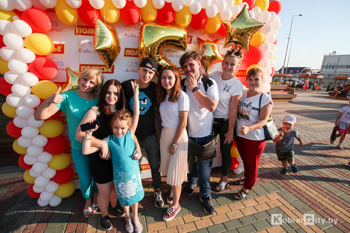 Торговому центру Полесье 5 лет. Концерт, скидки