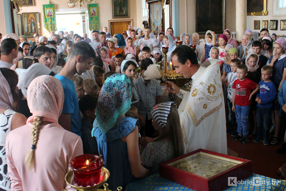1 сентября в Петро-Павловском храме Кобрина благословили учащихся и начали учебный год