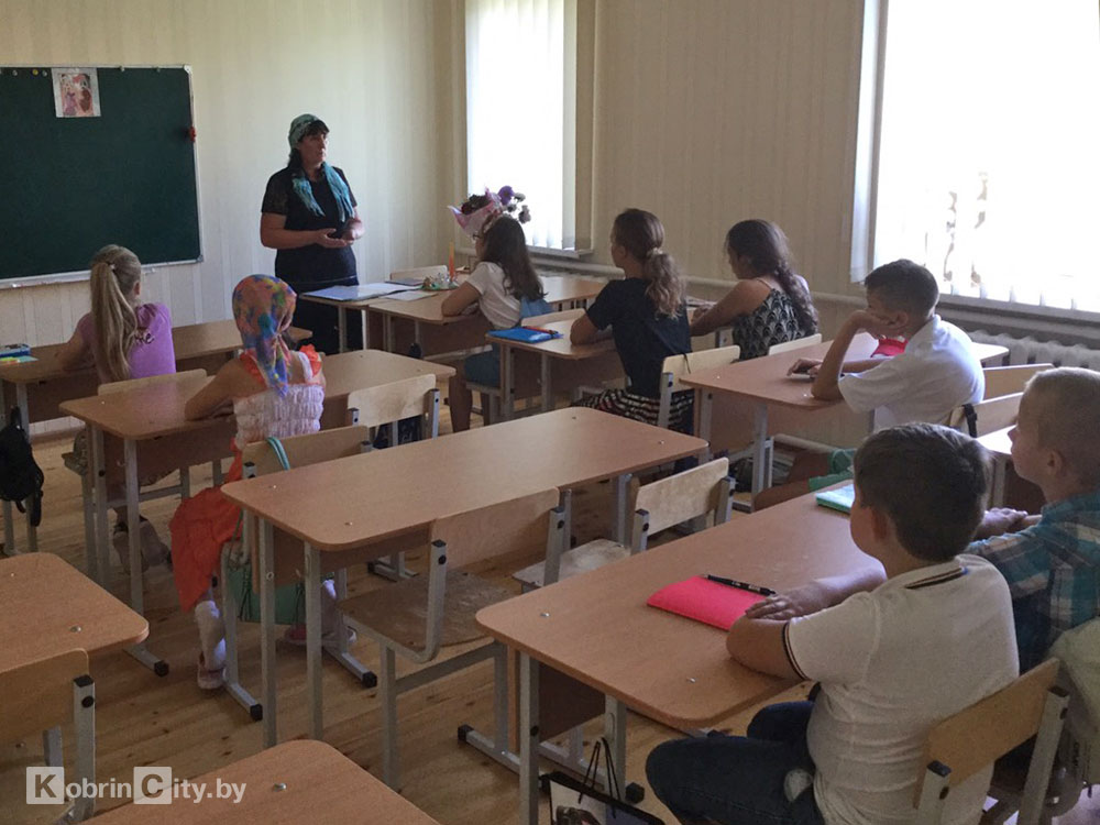 1 сентября в Петро-Павловском храме Кобрина благословили учащихся и начали учебный год