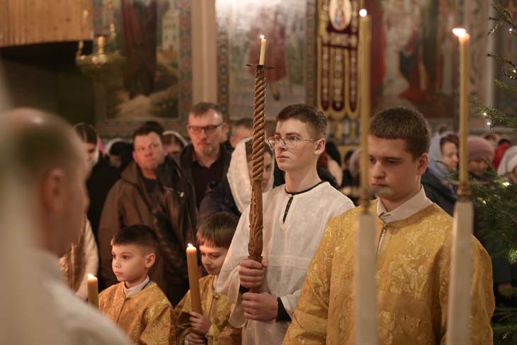 Атмосфера светлого праздника: в кафедральном соборе Александра Невского в Кобрине встретили Рождество – фоторепортаж